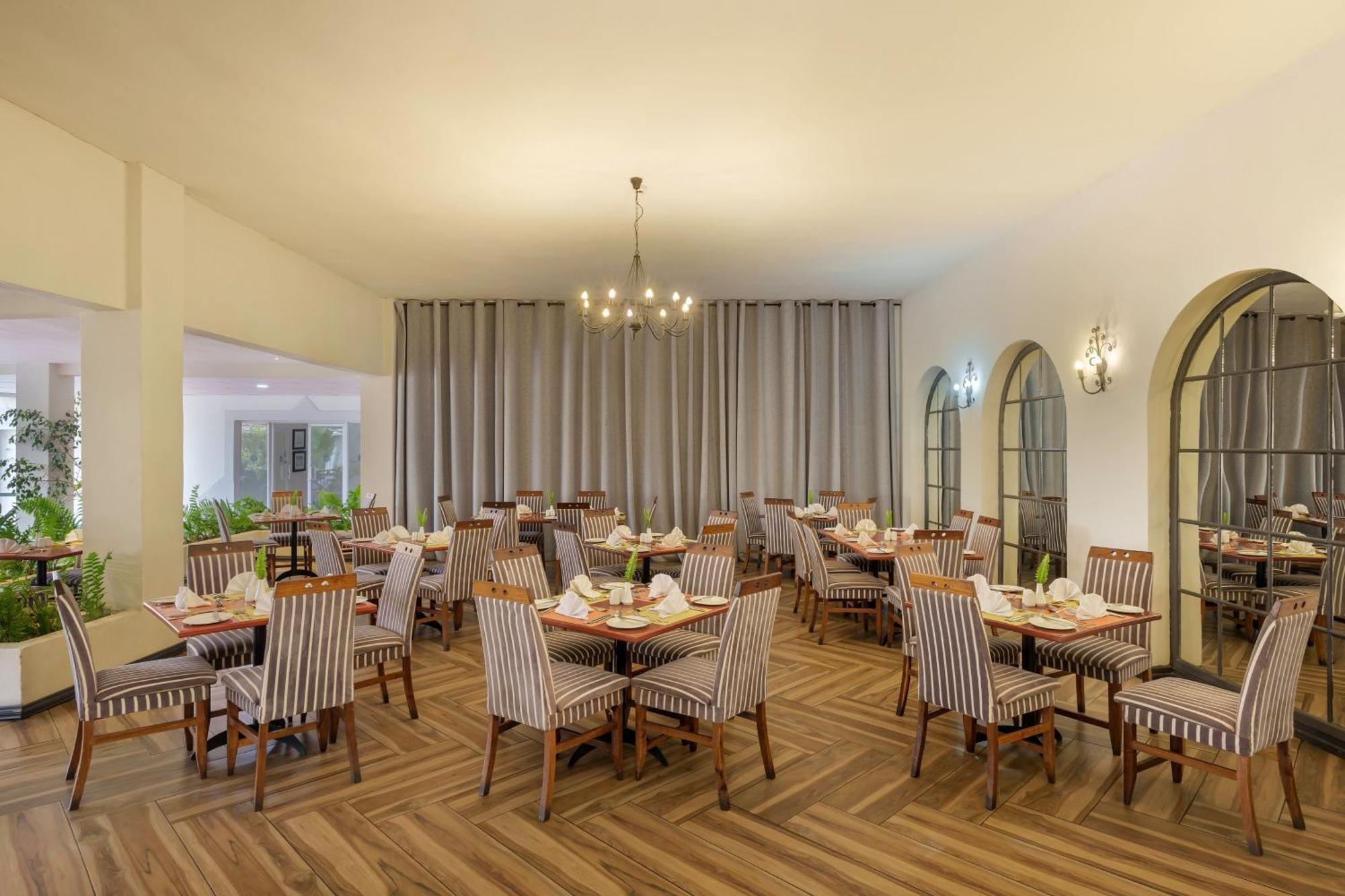 Protea Hotel By Marriott Chingola Ngoại thất bức ảnh