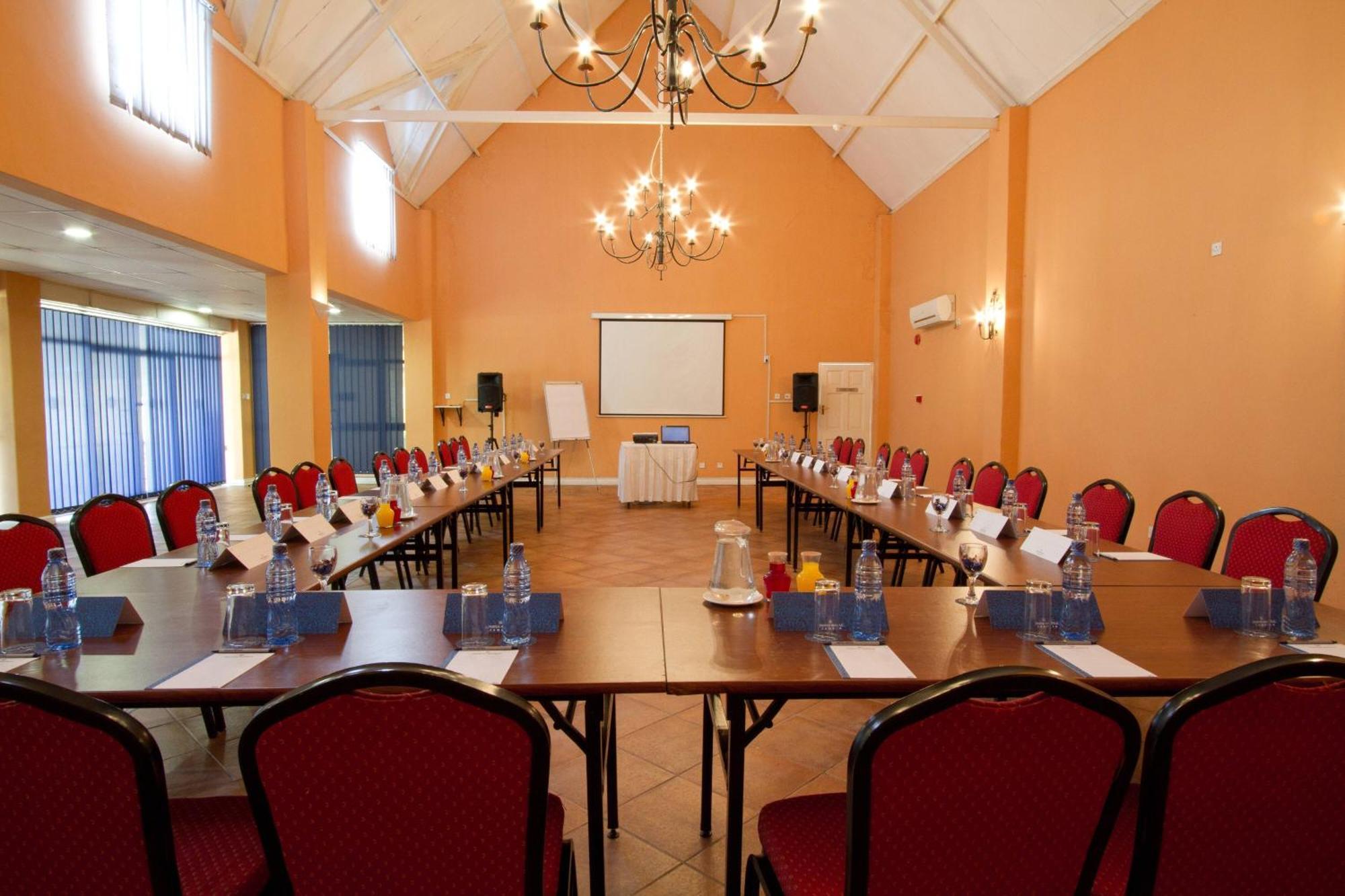 Protea Hotel By Marriott Chingola Ngoại thất bức ảnh