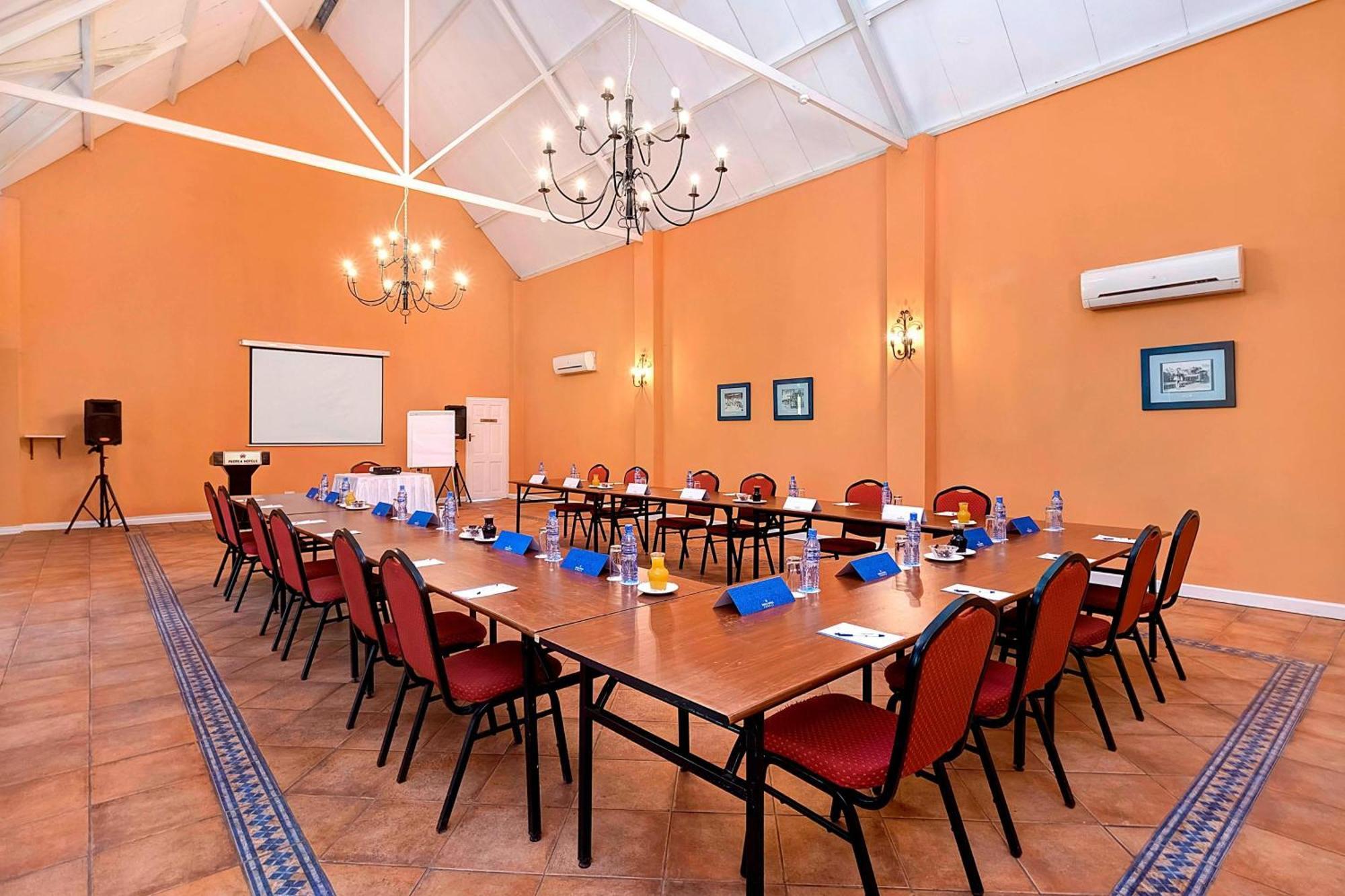 Protea Hotel By Marriott Chingola Ngoại thất bức ảnh