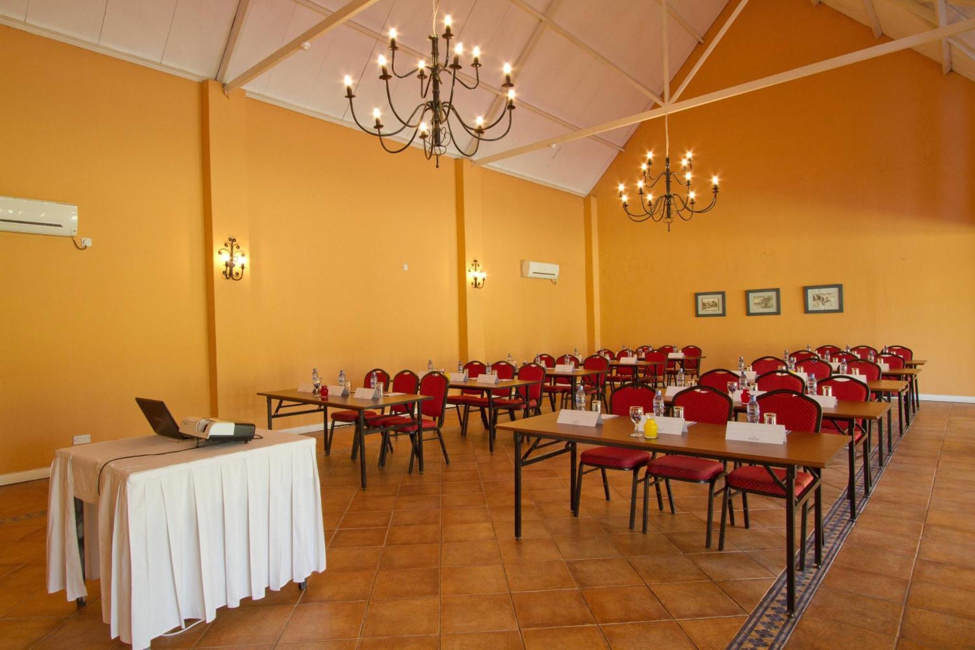 Protea Hotel By Marriott Chingola Ngoại thất bức ảnh
