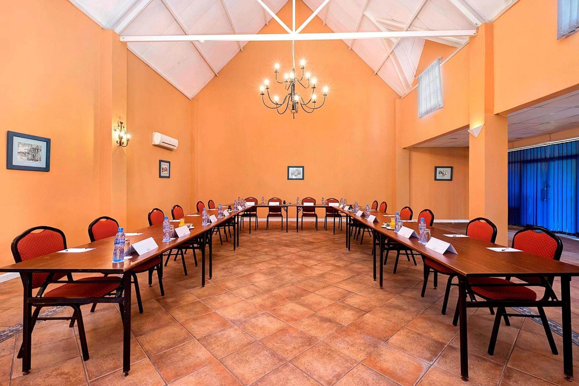 Protea Hotel By Marriott Chingola Ngoại thất bức ảnh